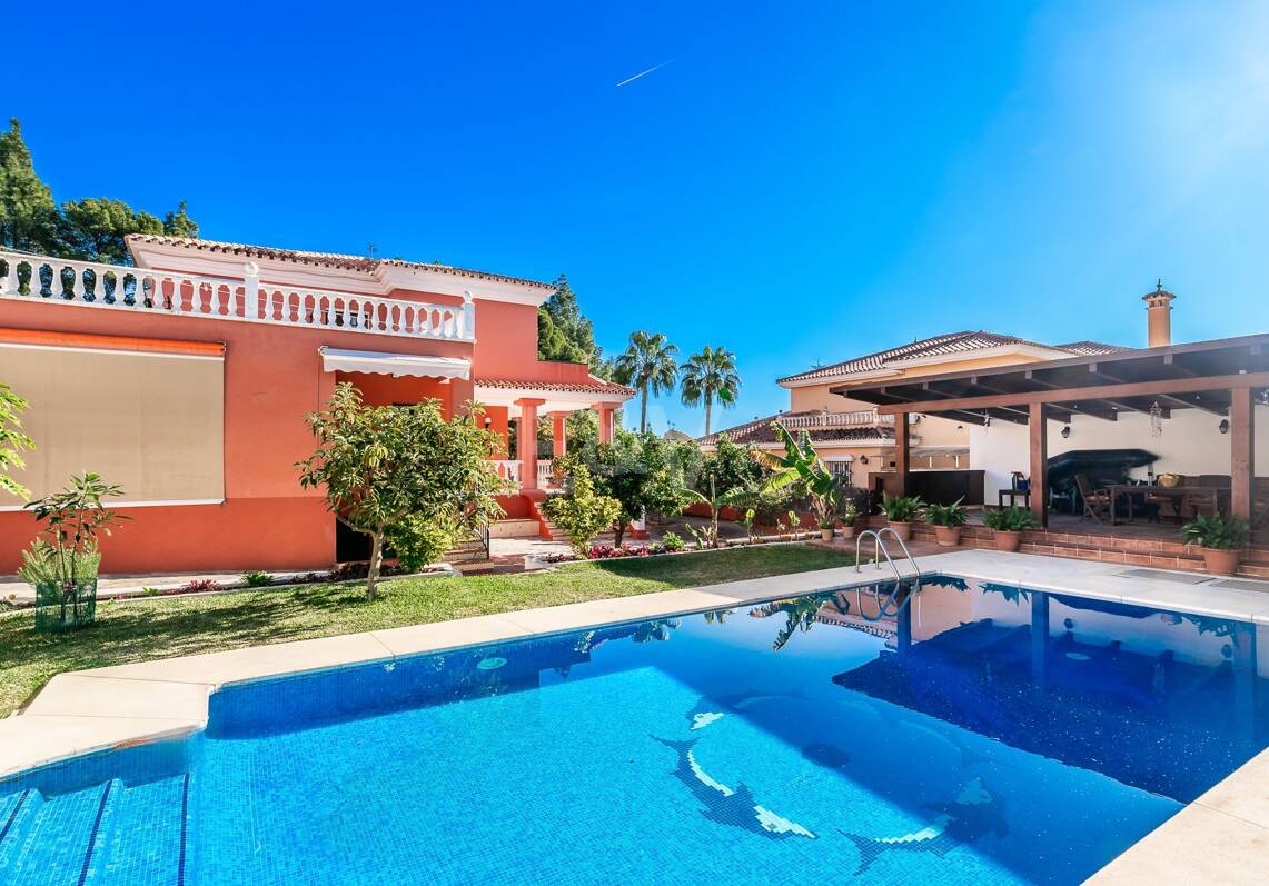 Encantadora villa en Marbella con piscina privada y jardín de frutales