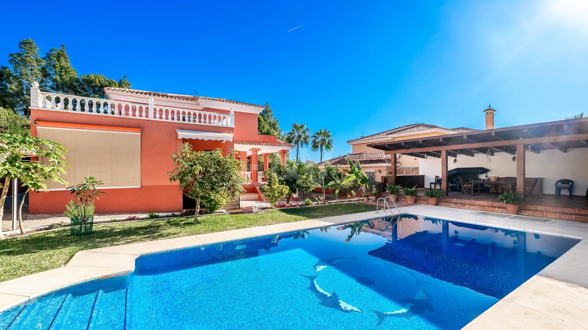 Encantadora villa en Marbella con piscina privada y jardín de frutales
