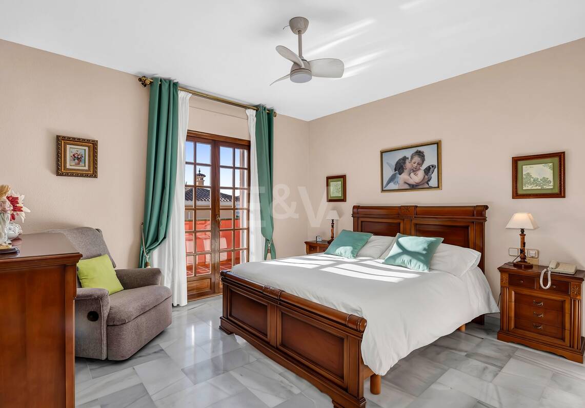 Encantadora villa en Marbella con piscina privada y jardín de frutales