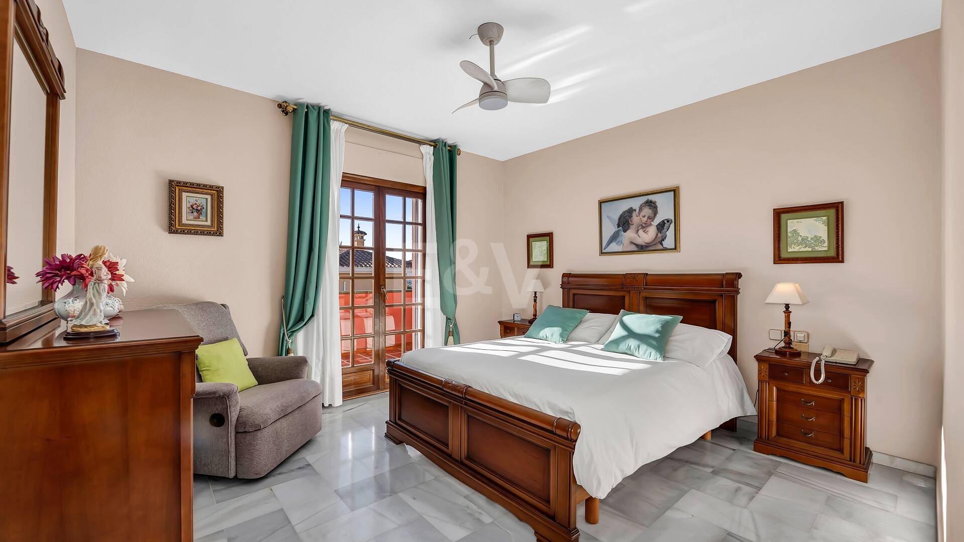 Encantadora villa en Marbella con piscina privada y jardín de frutales