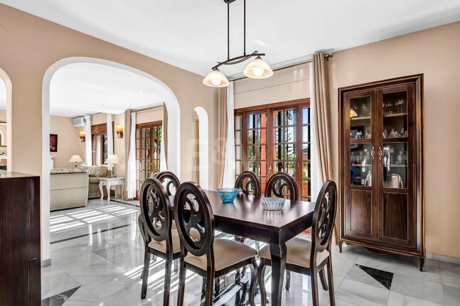 Encantadora villa en Marbella con piscina privada y jardín de frutales