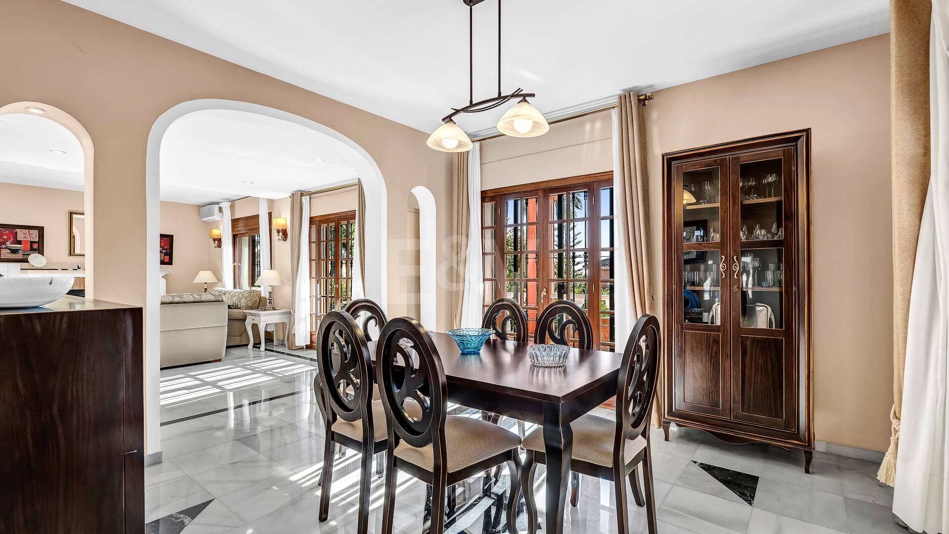 Encantadora villa en Marbella con piscina privada y jardín de frutales