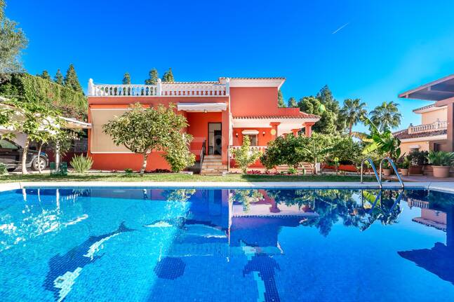 Encantadora villa en Marbella con piscina privada y jardín de frutales