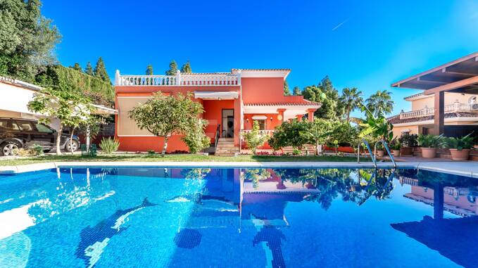 Encantadora villa en Marbella con piscina privada y jardín de frutales