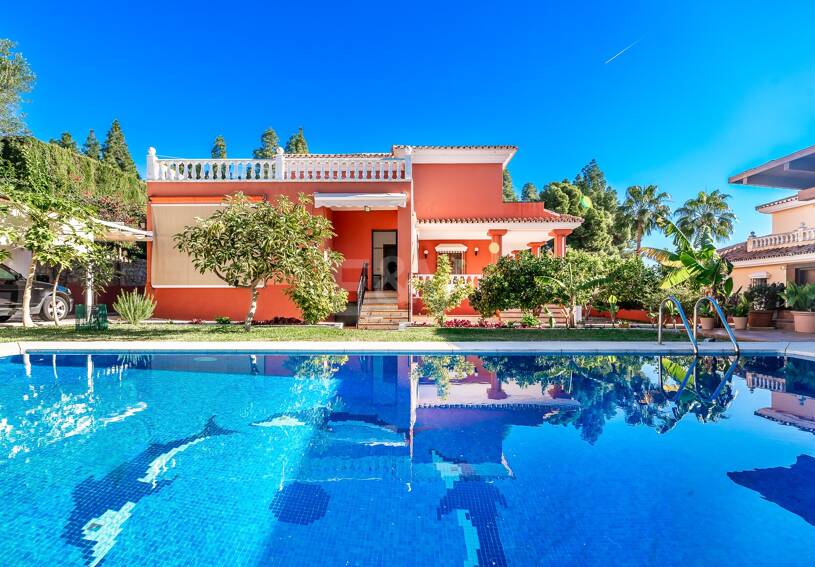 Encantadora villa en Marbella con piscina privada y jardín de frutales