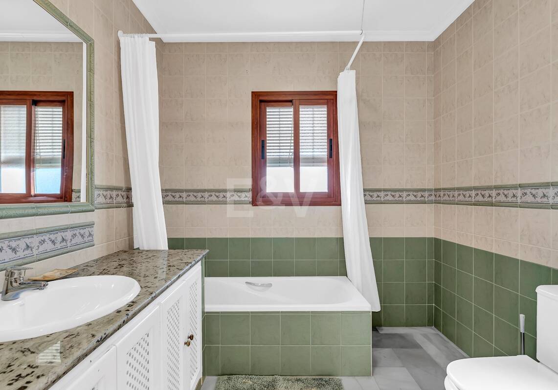 Encantadora villa en Marbella con piscina privada y jardín de frutales