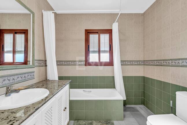 Encantadora villa en Marbella con piscina privada y jardín de frutales