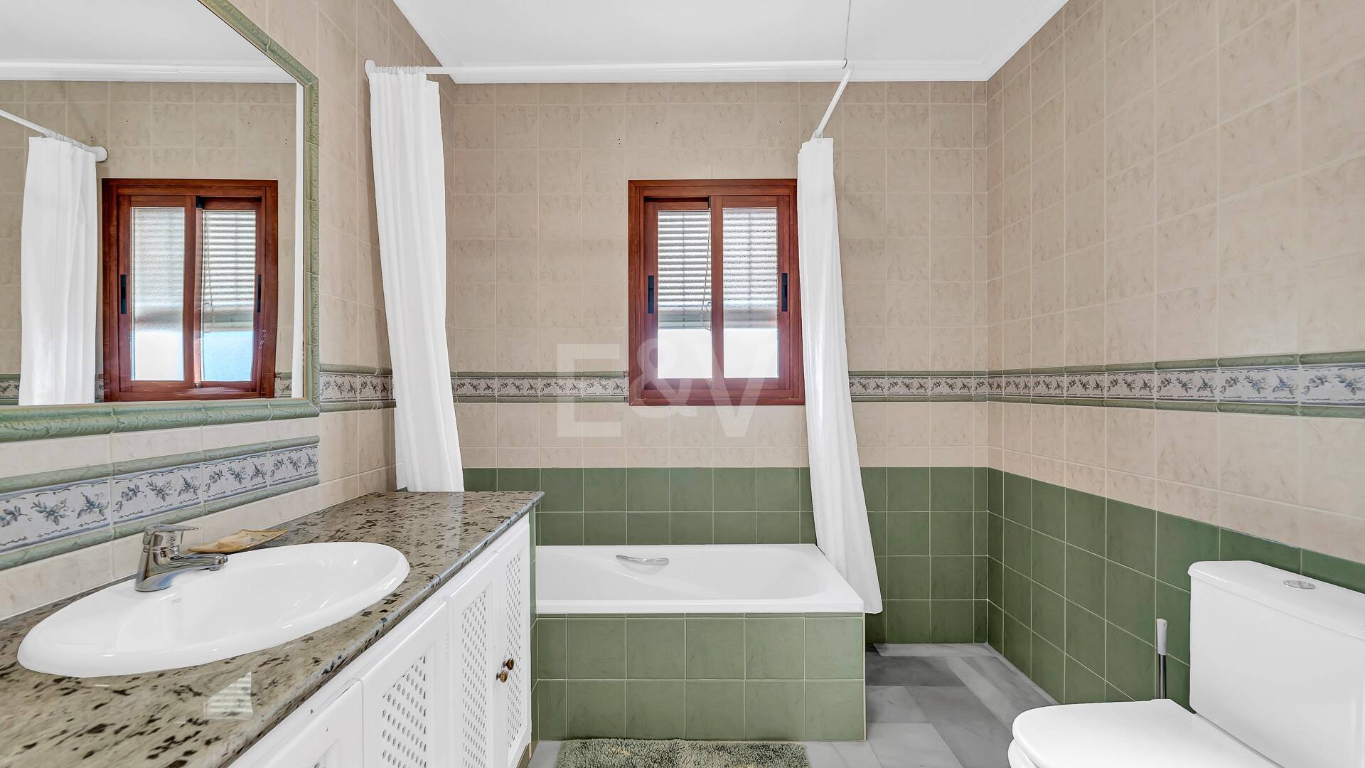 Encantadora villa en Marbella con piscina privada y jardín de frutales