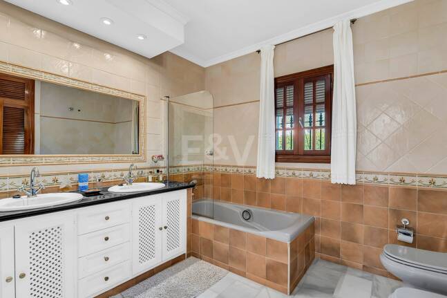 Encantadora villa en Marbella con piscina privada y jardín de frutales