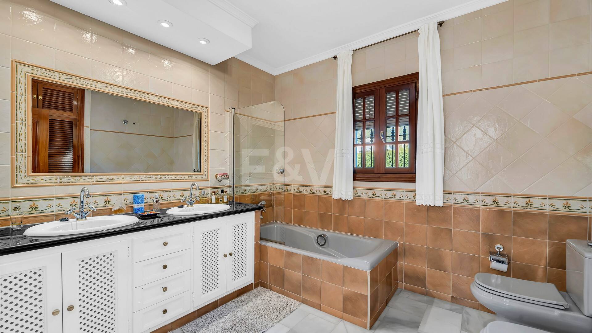 Encantadora villa en Marbella con piscina privada y jardín de frutales