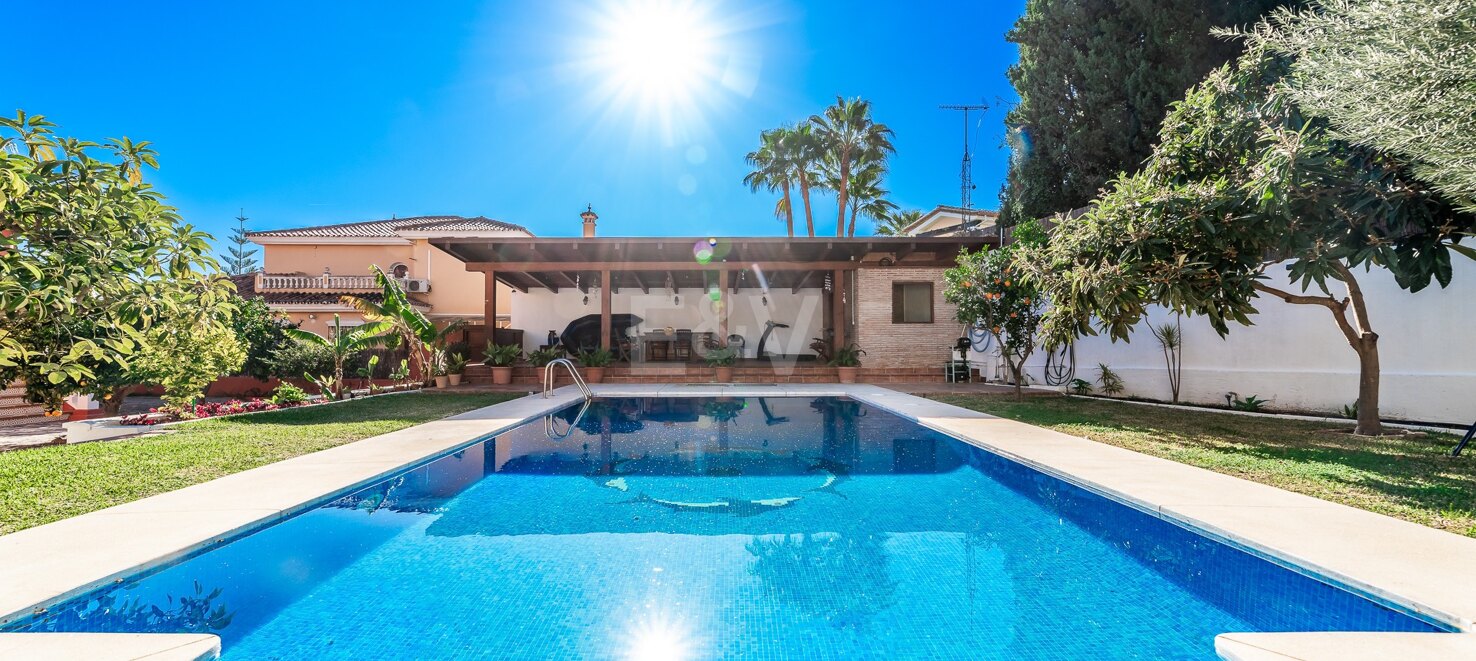 Charmante Villa in Marbella mit privatem Pool und Obstgarten