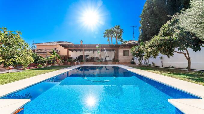 Encantadora villa en Marbella con piscina privada y jardín de frutales