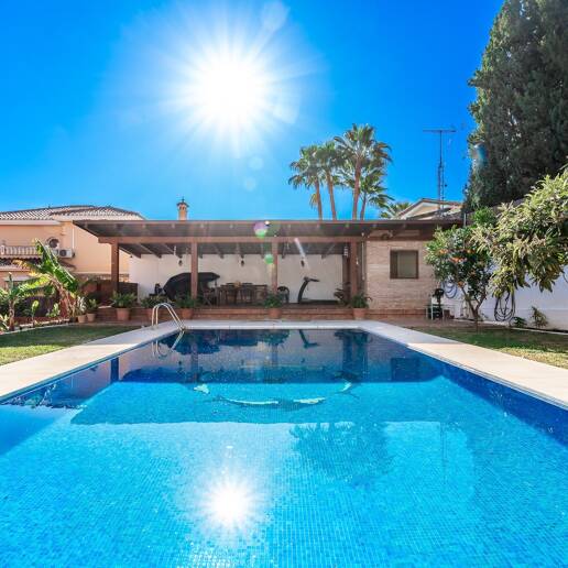 Encantadora villa en Marbella con piscina privada y jardín de frutales
