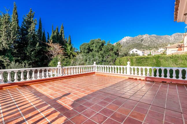Encantadora villa en Marbella con piscina privada y jardín de frutales