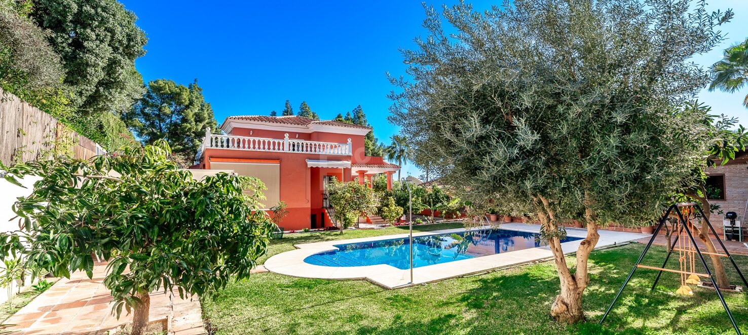 Charmante Villa in Marbella mit privatem Pool und Obstgarten