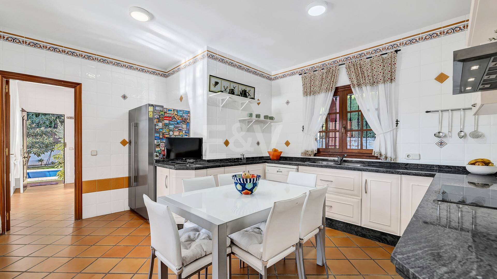 Encantadora villa en Marbella con piscina privada y jardín de frutales