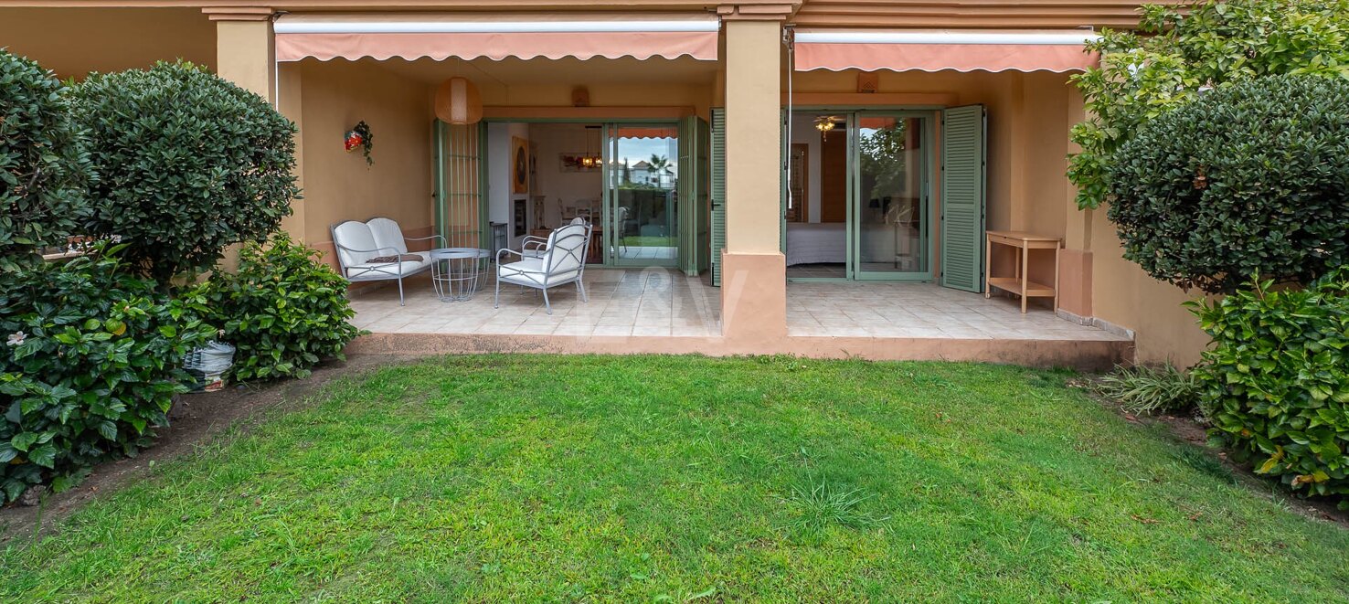 Appartement élégant avec jardin et sécurité à Los Flamingos