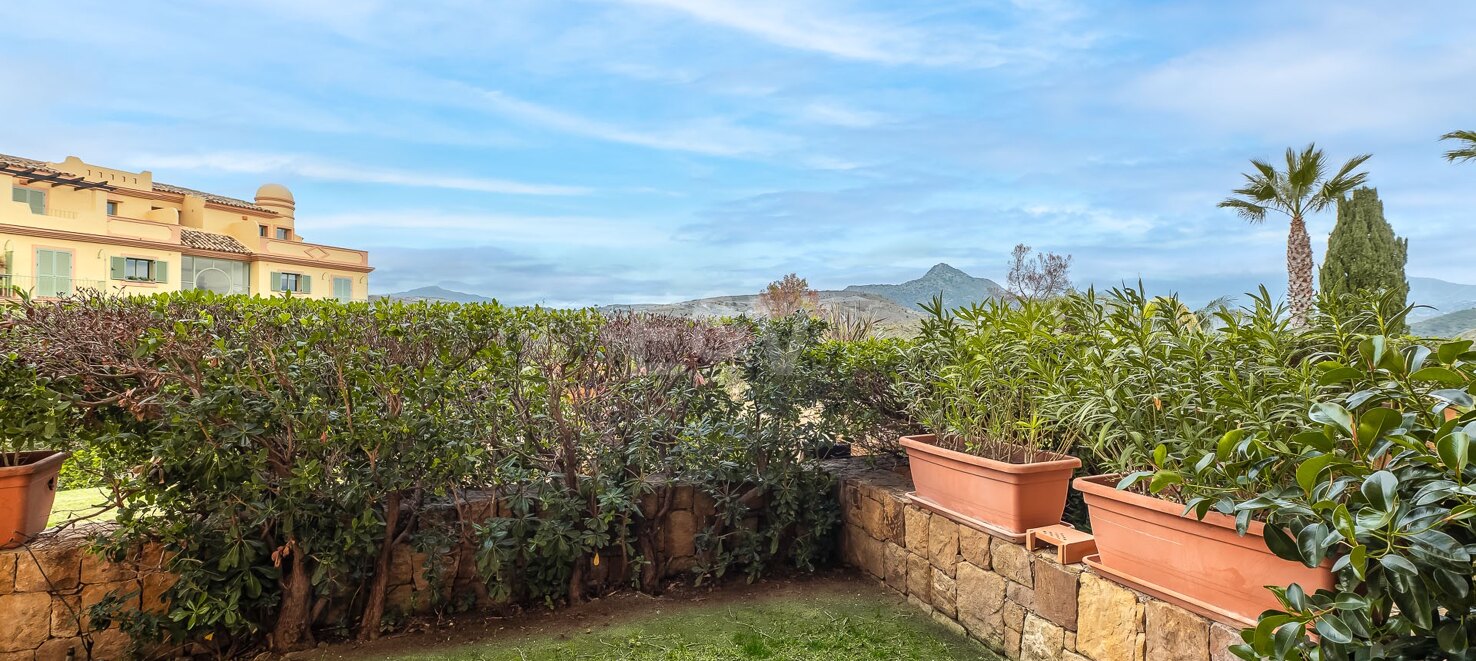 Appartement élégant avec jardin et sécurité à Los Flamingos