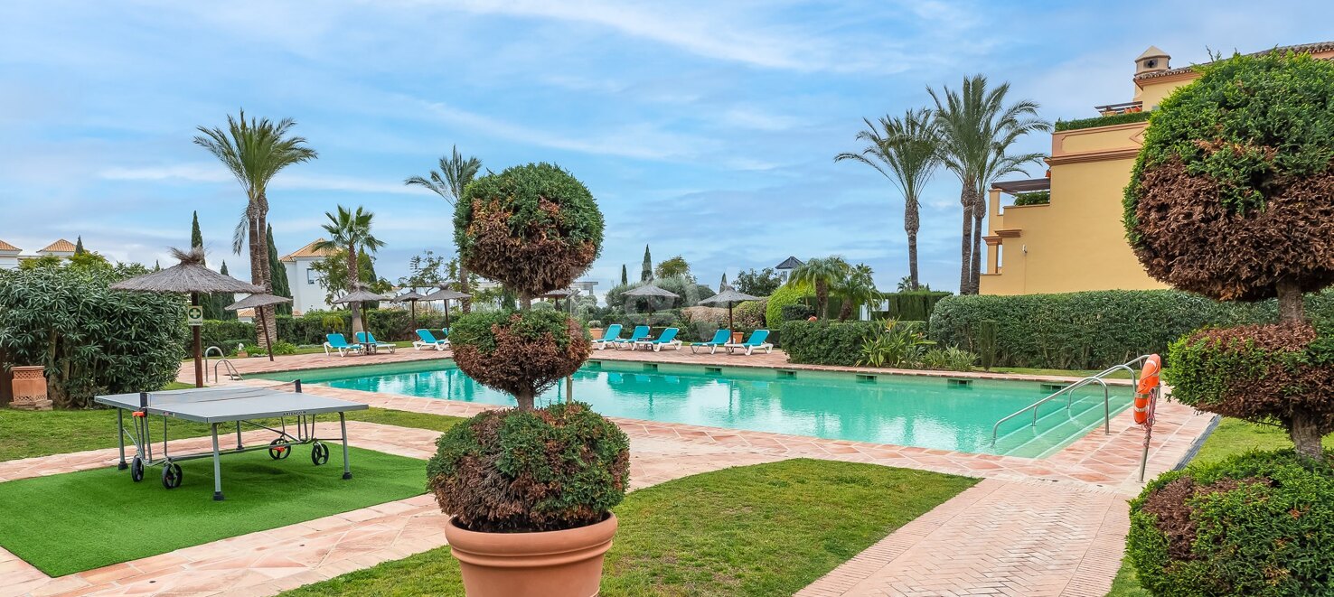 Appartement élégant avec jardin et sécurité à Los Flamingos