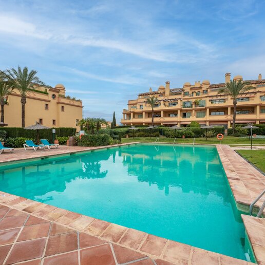 Appartement élégant avec jardin et sécurité à Los Flamingos