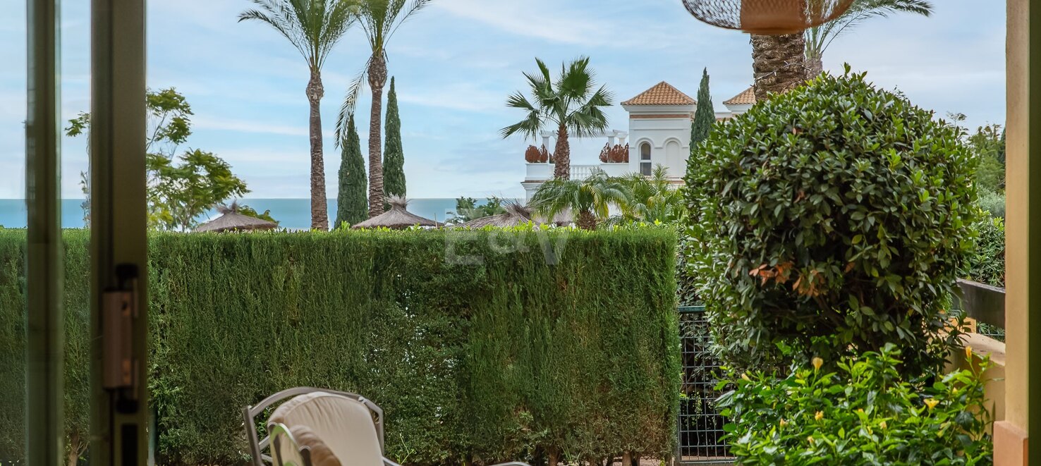 Appartement élégant avec jardin et sécurité à Los Flamingos