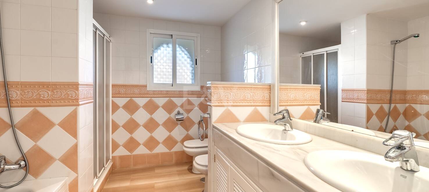 3-Bedroom Apartment for Medium or Long-Term Rent in Hacienda Playa, Elviria – Marbella