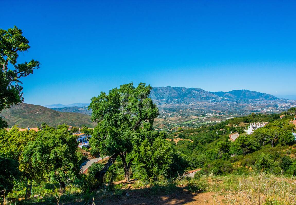 Exceptionell ny Villa Project i La Mairena med havsutsikt