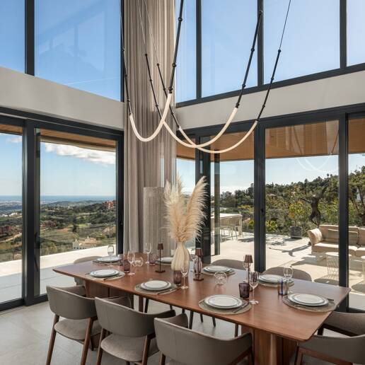 Stunning Modern Villa in Altos de Elviria with Panoramic Views and Luxury Amenities
