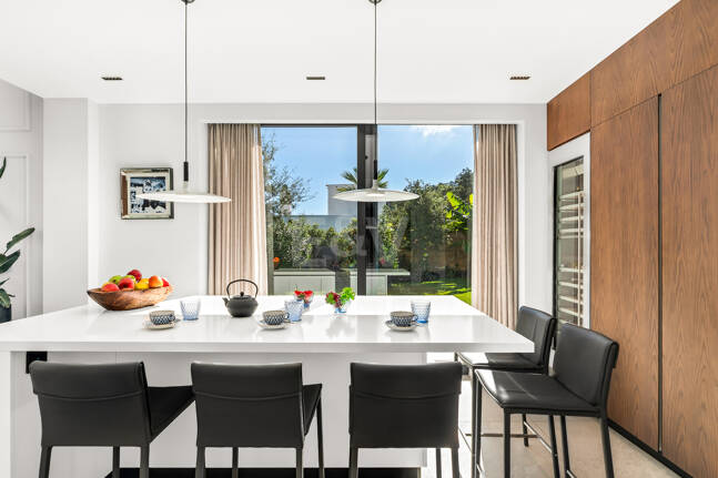 Villa Vista-Stunning Modern Villa with Panoramic Views and Luxury Amenities