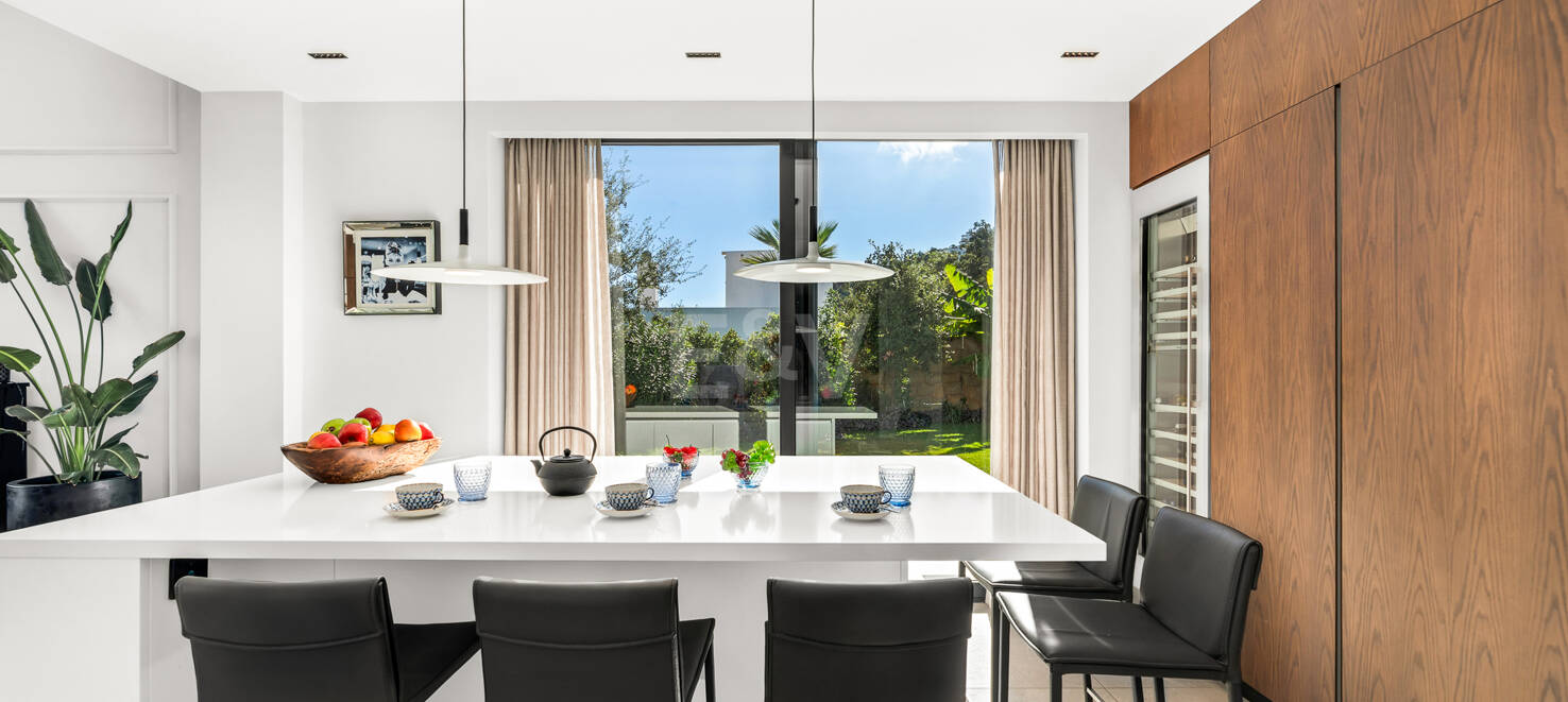 Atemberaubende moderne Villa mit Panoramablick und luxuriöser Ausstattung