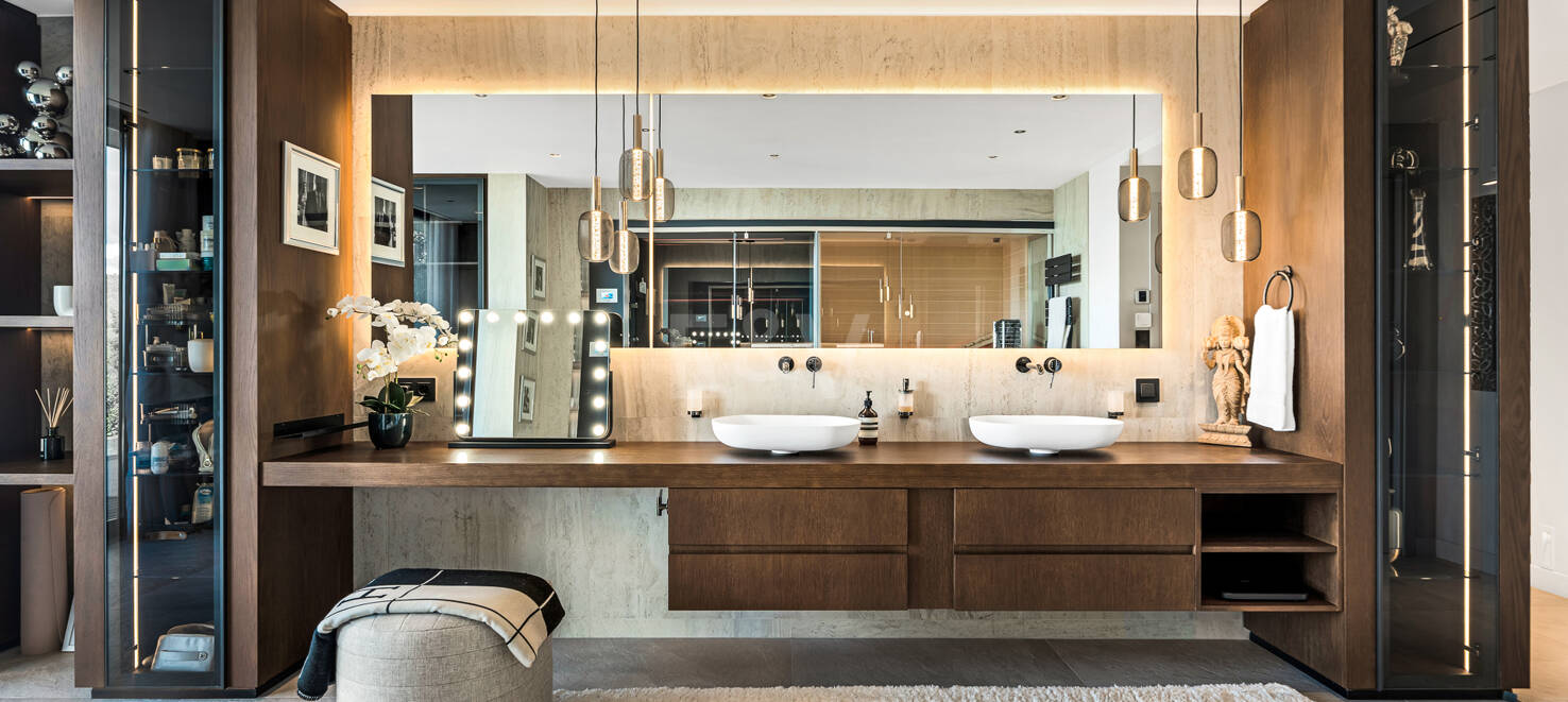 Atemberaubende moderne Villa mit Panoramablick und luxuriöser Ausstattung