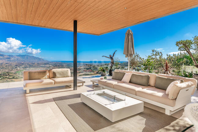 Villa Vista-Stunning Modern Villa with Panoramic Views and Luxury Amenities