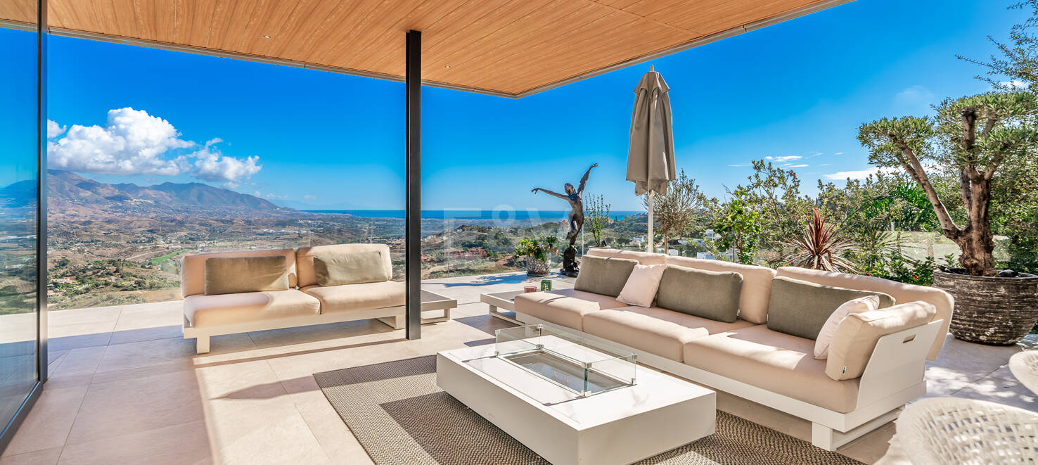 Atemberaubende moderne Villa mit Panoramablick und luxuriöser Ausstattung