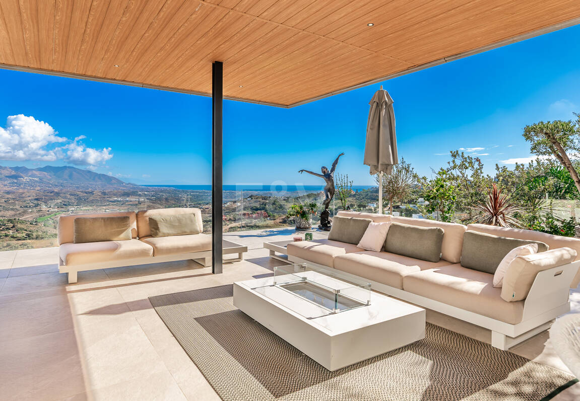 Villa Vista-Stunning Modern Villa with Panoramic Views and Luxury Amenities
