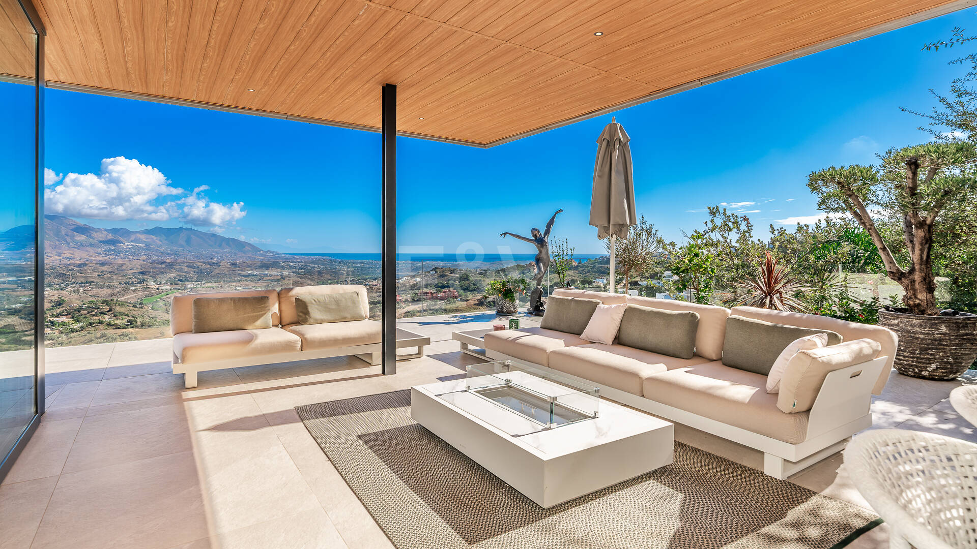 Villa Vista-Stunning Modern Villa with Panoramic Views and Luxury Amenities