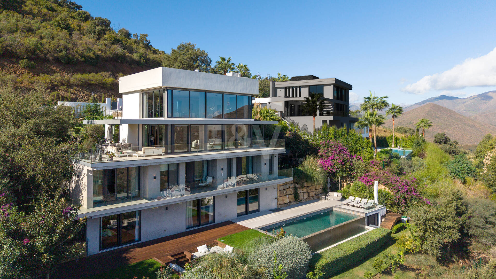 Villa Vista-Stunning Modern Villa with Panoramic Views and Luxury Amenities