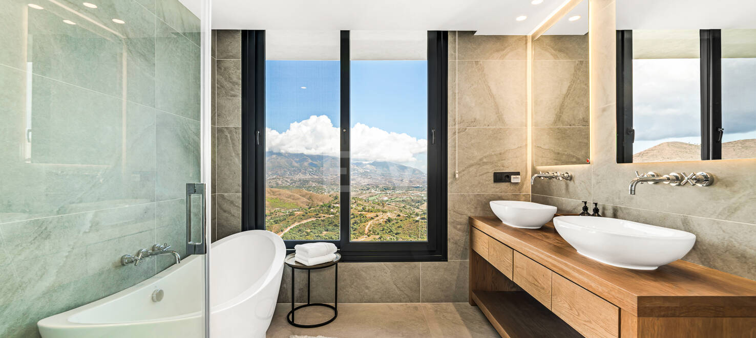 Atemberaubende moderne Villa mit Panoramablick und luxuriöser Ausstattung