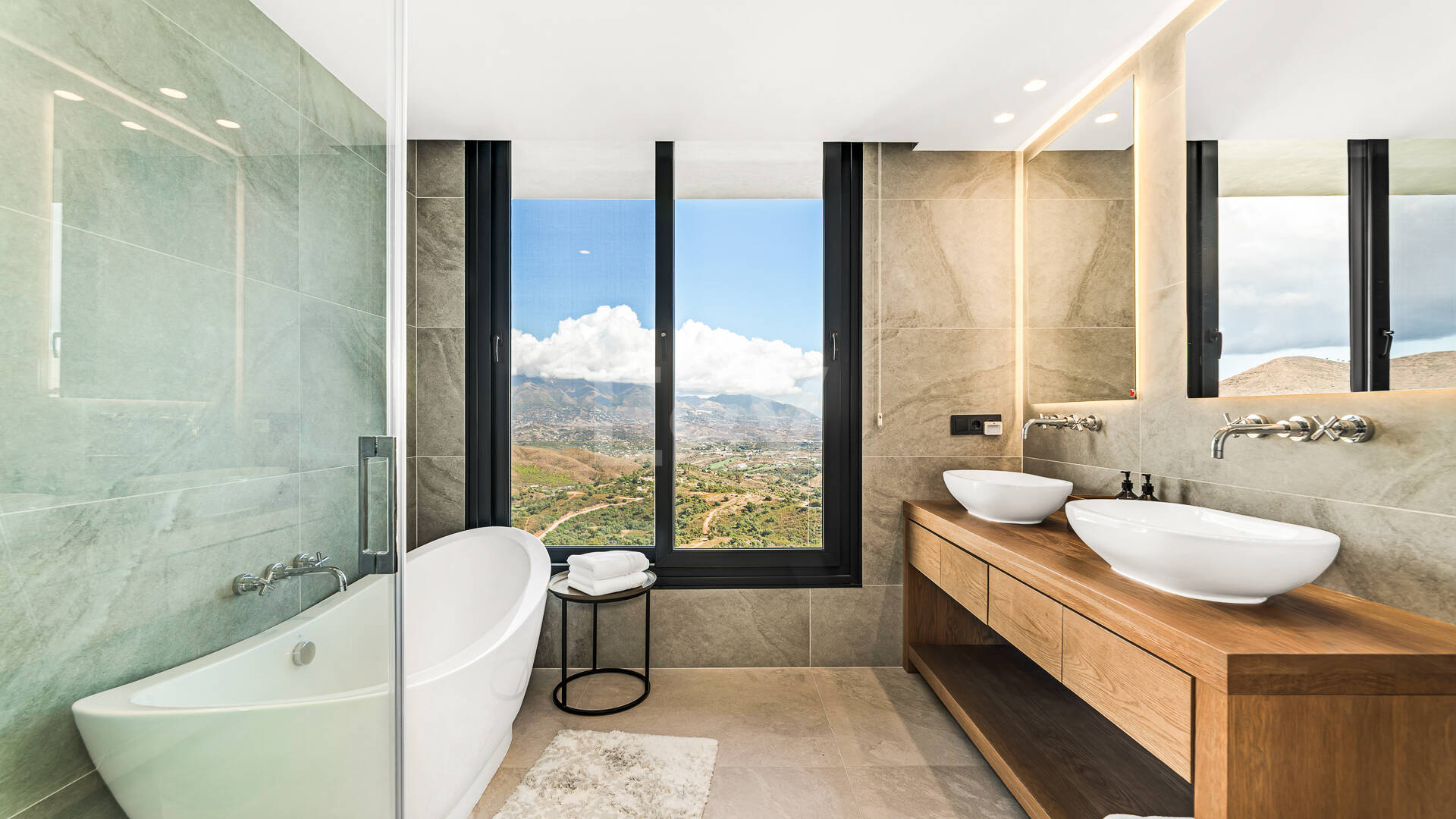 Villa Vista-Stunning Modern Villa with Panoramic Views and Luxury Amenities