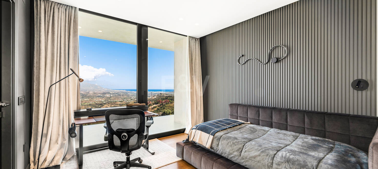 Atemberaubende moderne Villa mit Panoramablick und luxuriöser Ausstattung