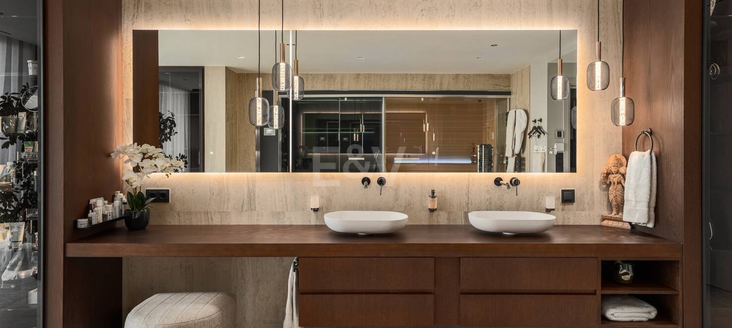 Stunning Modern Villa in Altos de Elviria with Panoramic Views and Luxury Amenities
