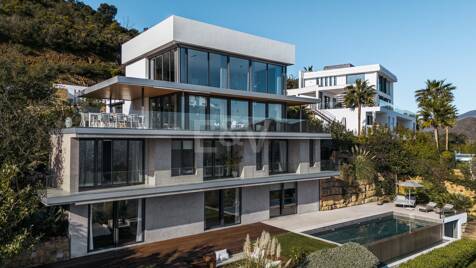 Fantastisk modern villa i Altos de Elviria med panoramautsikt och lyx bekvämligheter