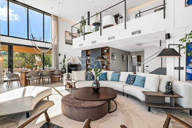 Villa Vista-Stunning Modern Villa with Panoramic Views and Luxury Amenities