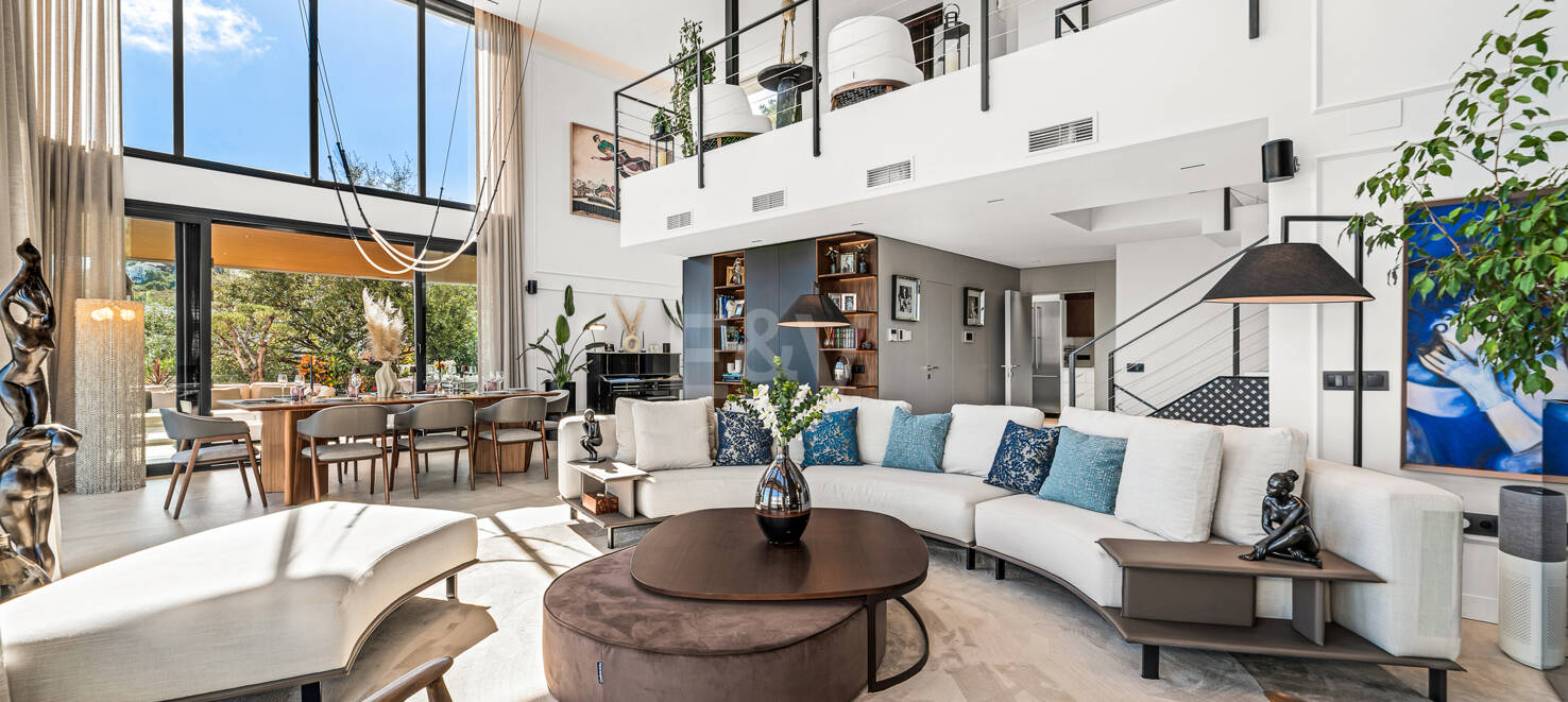 Atemberaubende moderne Villa mit Panoramablick und luxuriöser Ausstattung