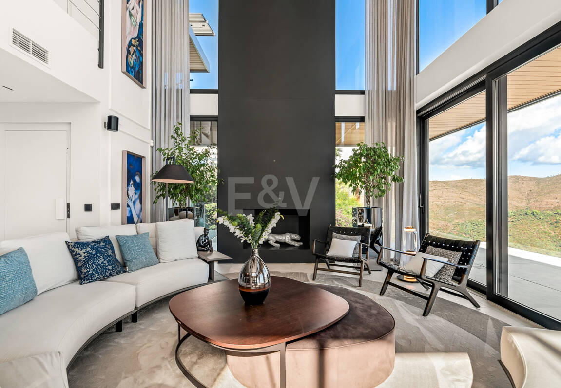 Villa Vista-Stunning Modern Villa with Panoramic Views and Luxury Amenities