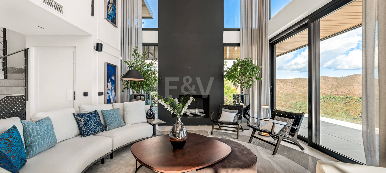 Atemberaubende moderne Villa mit Panoramablick und luxuriöser Ausstattung