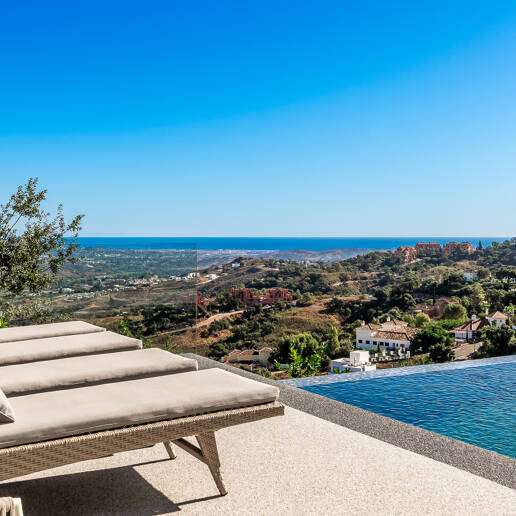 Atemberaubende moderne Villa mit Panoramablick und luxuriöser Ausstattung