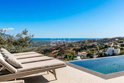 Villa Vista-Stunning Modern Villa with Panoramic Views and Luxury Amenities