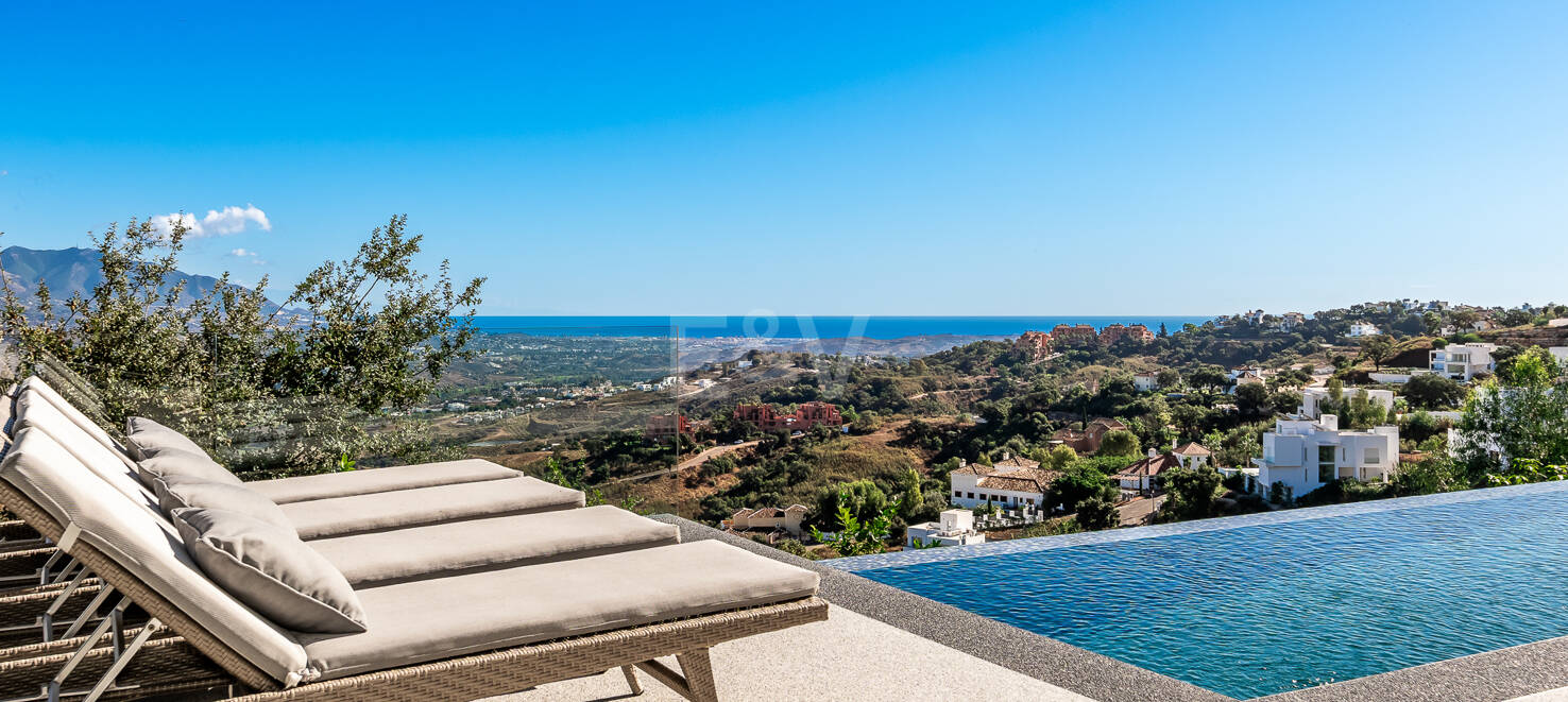 Atemberaubende moderne Villa mit Panoramablick und luxuriöser Ausstattung