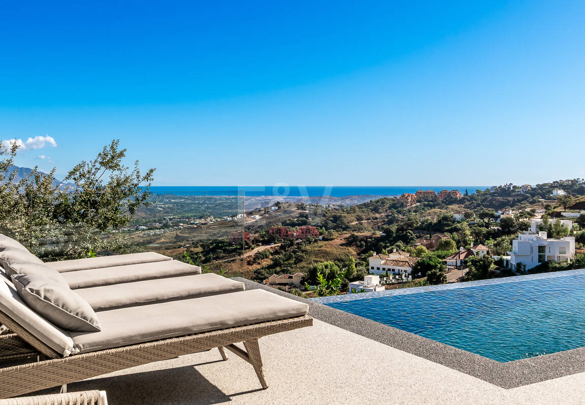 Villa Vista-Stunning Modern Villa with Panoramic Views and Luxury Amenities
