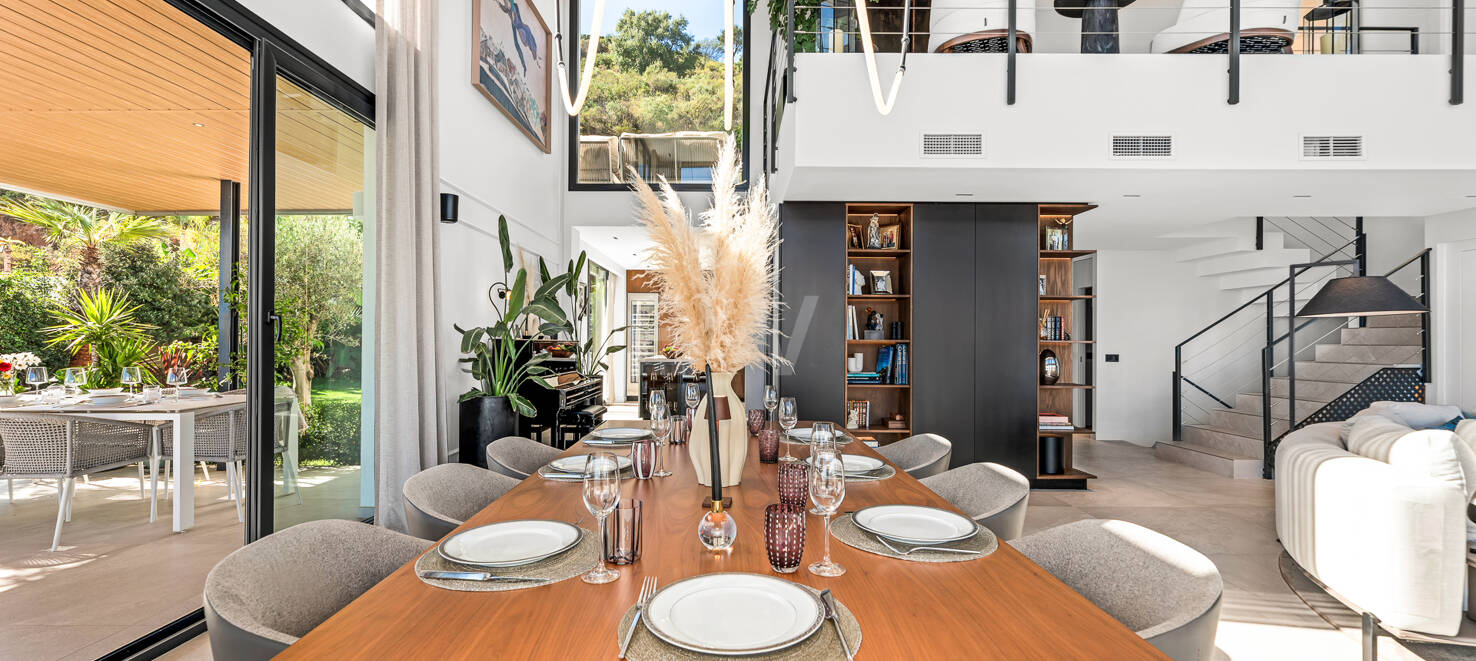 Atemberaubende moderne Villa mit Panoramablick und luxuriöser Ausstattung